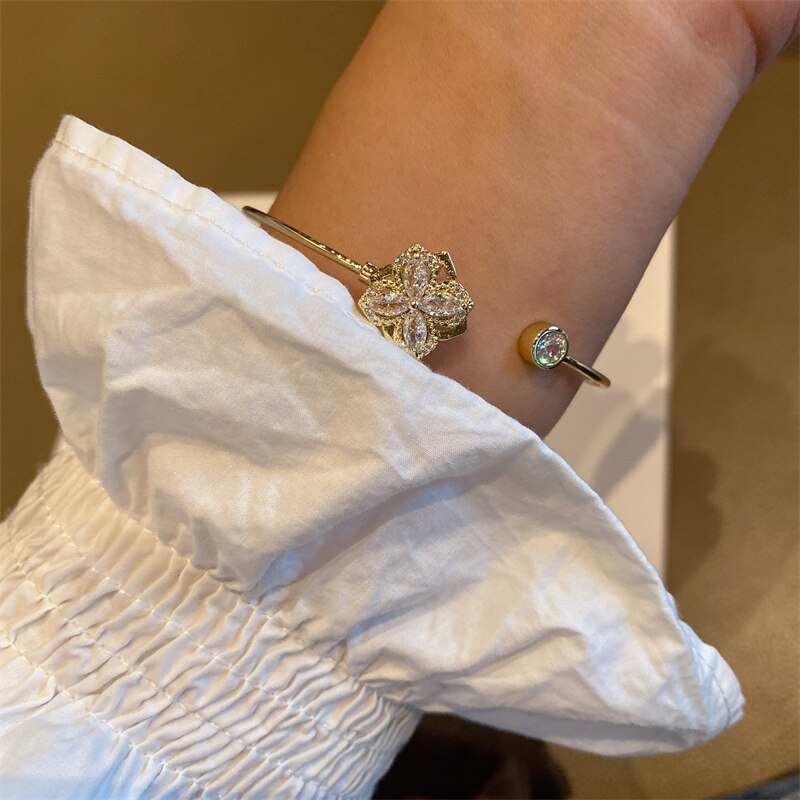 Rotating Clover Bracelet