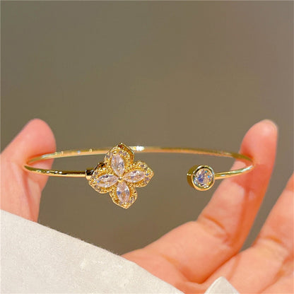 Rotating Clover Bracelet