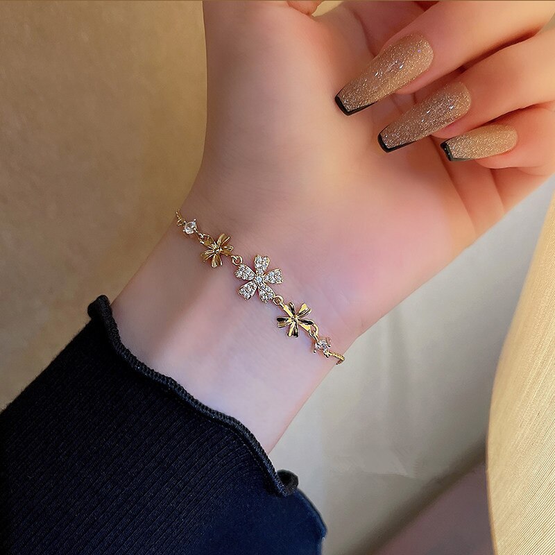 Zircon Petal Bracelet