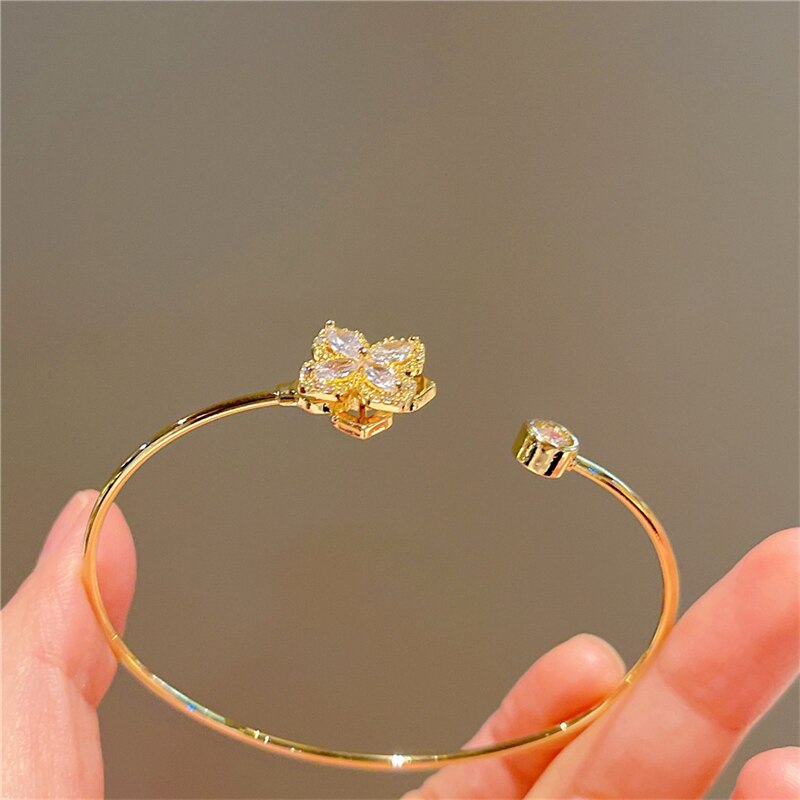Rotating Clover Bracelet